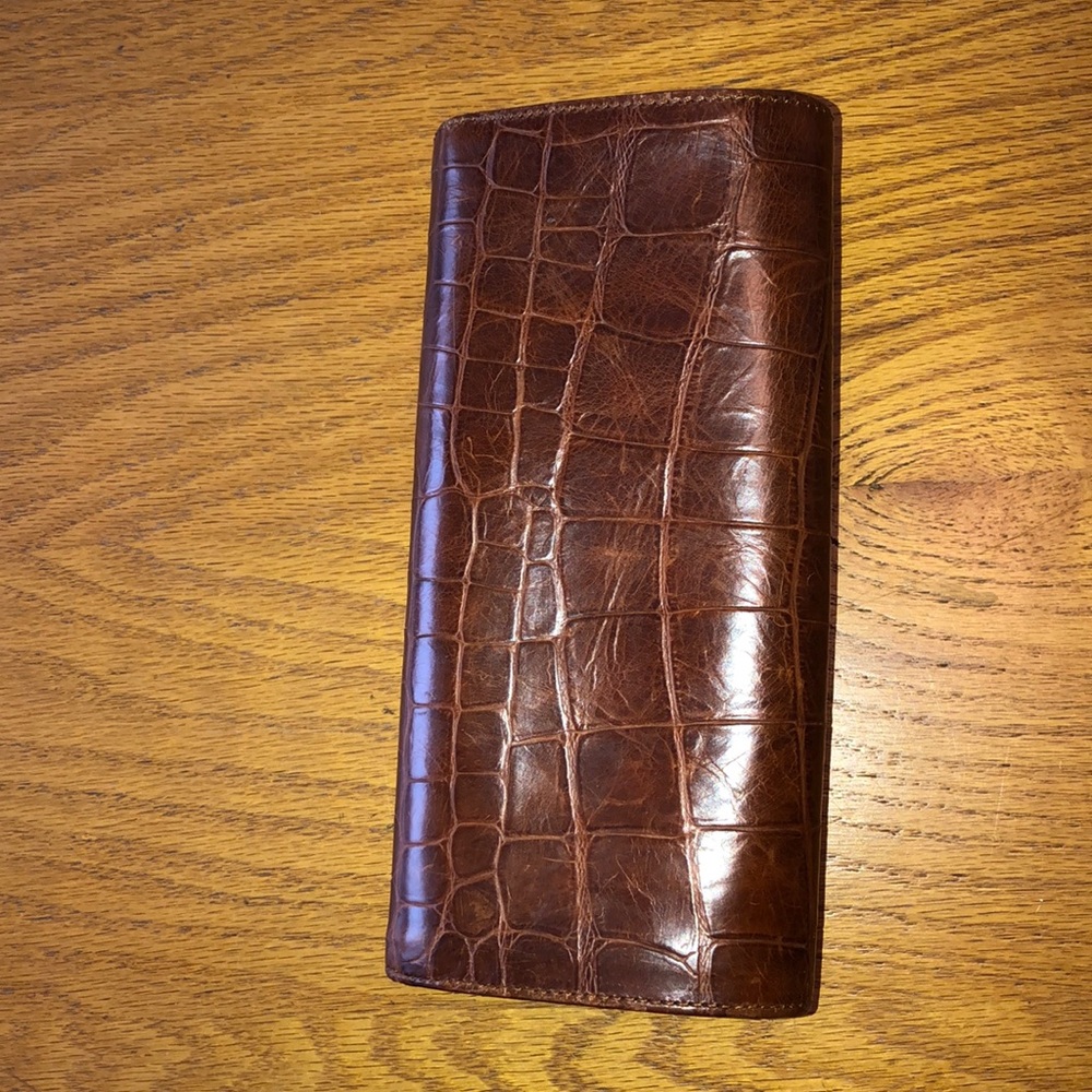Brown faux alligator clutch - Picture 2 of 7